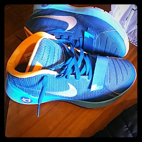 Clothes - Picture 1 of 8